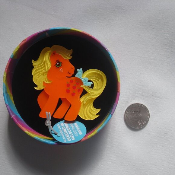 ERSTWILDER X MY LITTLE PONY APPLEJACK BROOCH NIB NWT - Picture 4 of 9